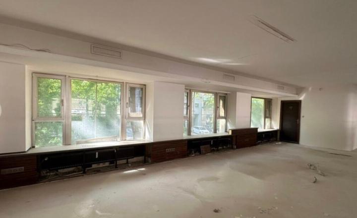 Na prenájom reprezentatívny obchodný priestor s výmerou 445 m2, Bratislava I TOP - fotografia 6
