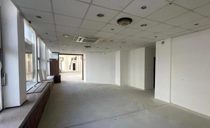 Na prenájom reprezentatívny obchodný priestor s výmerou 445 m2, Bratislava I TOP - fotografia 9