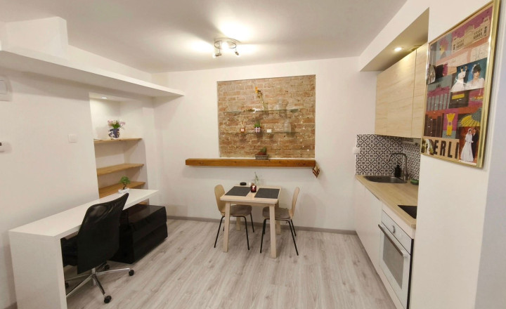 Na predaj vkusne zrekonštruovaná a kompletne zariadená garsónka - Bratislava I TOP
