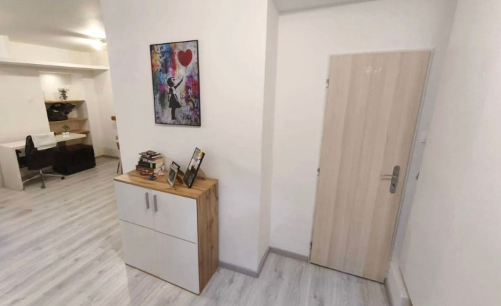 Na predaj vkusne zrekonštruovaná a kompletne zariadená garsónka - Bratislava I TOP - fotografia 3
