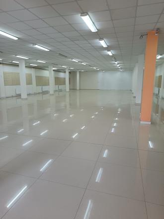 Skladová hala vo výmere 1000 m2 na predaj - ul. Stará Vajnorská  - fotografia 1