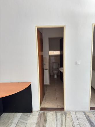  Na prenájom kvalitný obchodný priestor s výmerou 138 m² na ul. Hattalova - fotografia 2