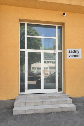  Na prenájom kvalitný obchodný priestor s výmerou 138 m² na ul. Hattalova - fotografia 6