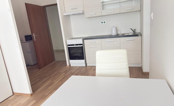 Prenájom 2 izbového apartmánu – Ľudovíta Fullu, Dlhé Diely – 50 m²
