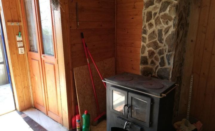 Na predaj rekreačná chatka s veľkým slnečným pozemkom pri Kučišdorskej doline – Pezinok TOP - fotografia 3