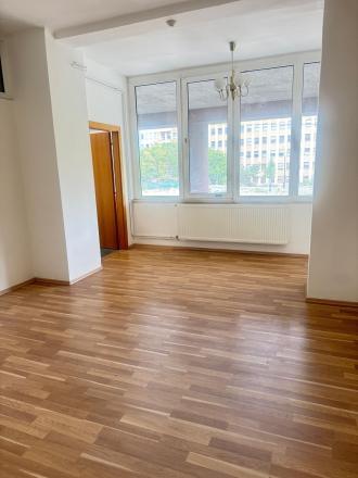 Byt na prenájom výmerou 68 m2 + terasa - Bratislava I