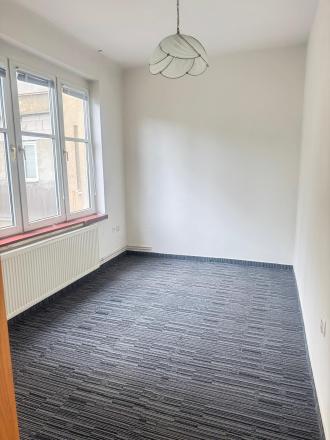 Na prenájom priestranný, nezariadený byt výmerou 87m2 v centre Bratislavy - fotografia 6
