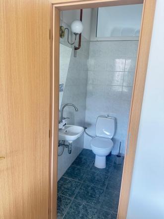 Na prenájom priestranný, nezariadený byt výmerou 87m2 v centre Bratislavy - fotografia 10