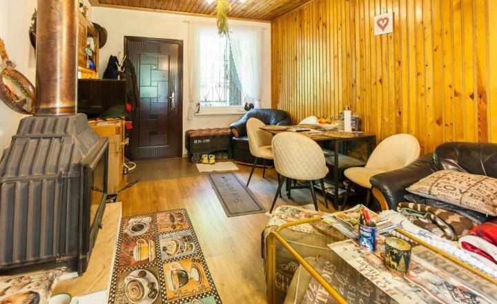 Celoročne obývateľná chata v srdci prírody s moderným komfortom – Banka, okres Piešťany - fotografia 11