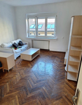 Na prenájom veľký 2-izbový byt na Kúpeľnej ulici, Bratislava I TOP