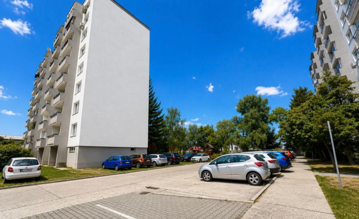 Na predaj priestranný 4-izbový byt s lodžiou a samostatnou betónovou garážou, BA II TOP - fotografia 10