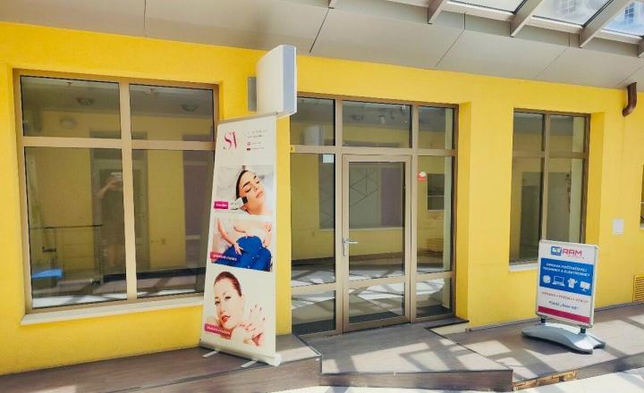 Na prenájom obchodný priestor vo vyhľadávanej lokalite v centre  Bratislavy TOP - fotografia 2