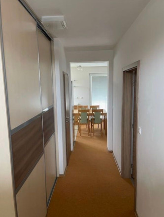 Na predaj priestranný 5-izbový rožný rodinný dom situovaný v pokojnej a vyhľadávanej lokalite - fotografia 8