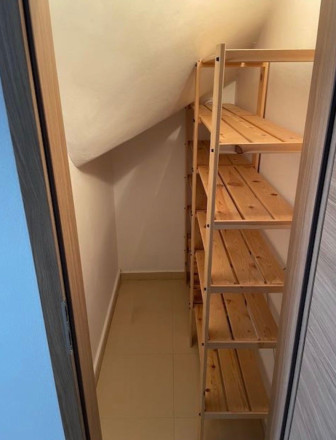 Na predaj priestranný 5-izbový rožný rodinný dom situovaný v pokojnej a vyhľadávanej lokalite - fotografia 18