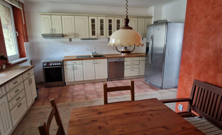 Na dlhodobý prenájom priestranný a svetlý 4-izbový byt s výmerou 120 m2