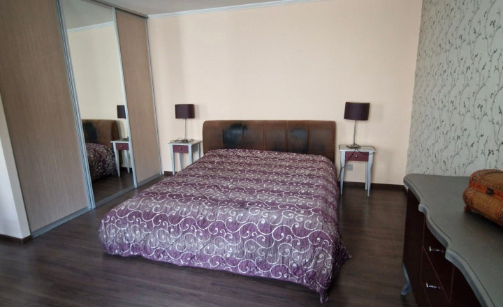 Na dlhodobý prenájom priestranný a svetlý 4-izbový byt s výmerou 120 m2 - fotografia 5