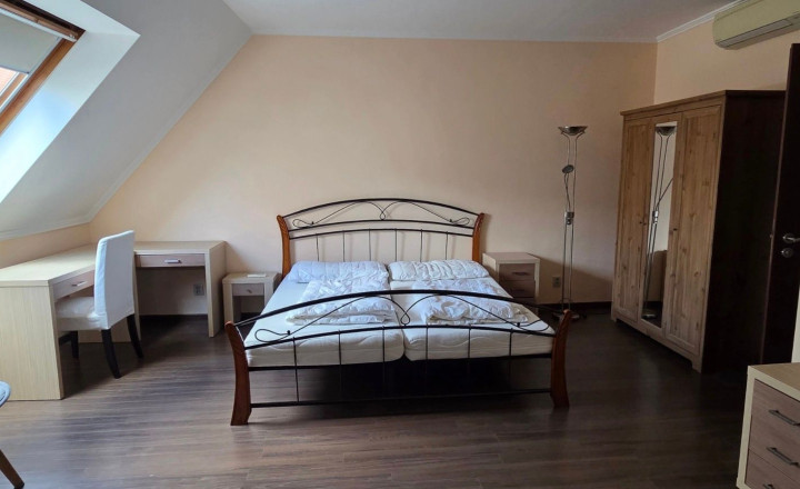 Na dlhodobý prenájom priestranný a svetlý 4-izbový byt s výmerou 120 m2 - fotografia 6