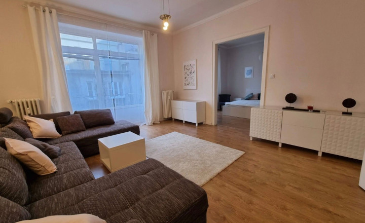 Na prenájom priestranný a svetlý 4,5 izbový byt s výmerou 108 m2 - Bratislava I