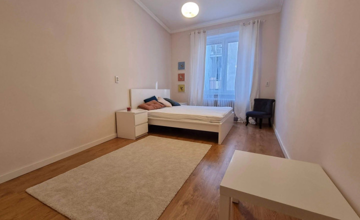 Na prenájom priestranný a svetlý 4,5 izbový byt s výmerou 108 m2 - Bratislava I - fotografia 5