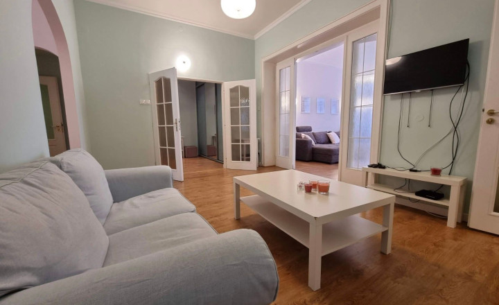 Na prenájom priestranný a svetlý 4,5 izbový byt s výmerou 108 m2 - Bratislava I - fotografia 8
