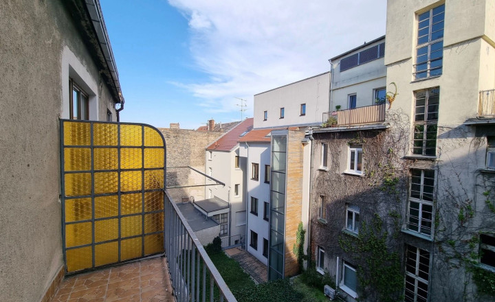 Na prenájom priestranný a svetlý 4,5 izbový byt s výmerou 108 m2 - Bratislava I - fotografia 14