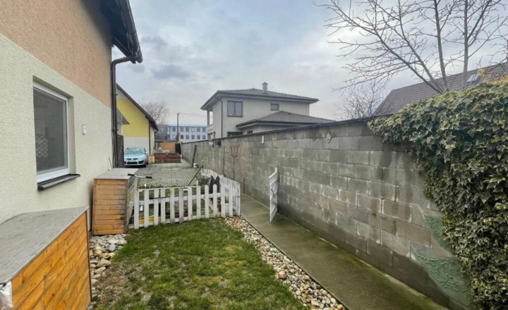Na prenájom moderný a útulný 2-izbový mezonet s vlastnou záhradou  - fotografia 15