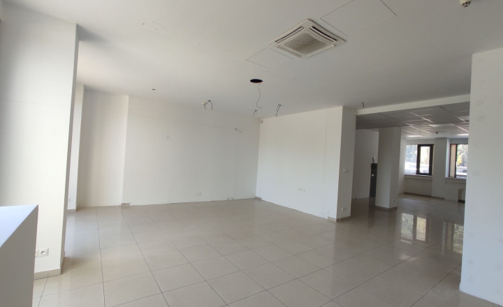 Obchodný/showroom priestor s výkladmi do Bajkalskej ulice, 145m2 - fotografia 6