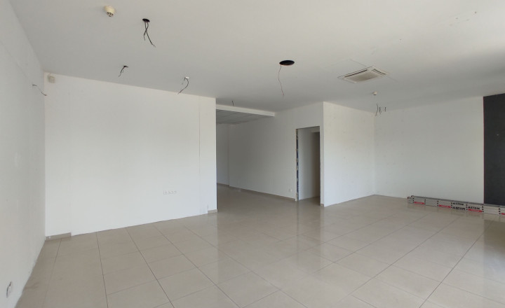 Obchodný/showroom priestor s výkladmi do Bajkalskej ulice, 145m2 - fotografia 7