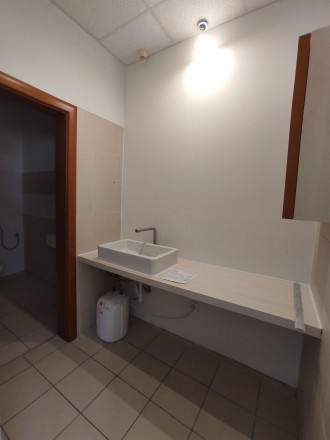 Obchodný/showroom priestor s výkladmi do Bajkalskej ulice, 145m2 - fotografia 11