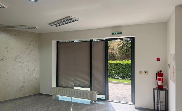 Na predaj priestranný obchodný priestor s výmerou 135,52 m2 v modernom projekte Eden Park - fotografia 1