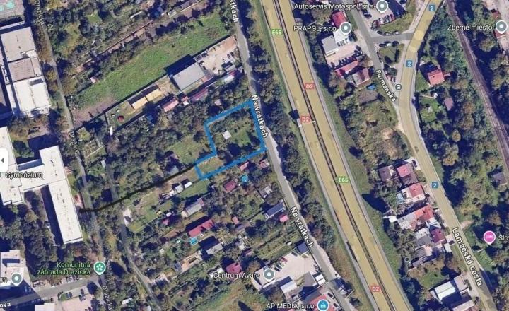 Na predaj investičný stavebný pozemok s projektom polyfunkčnej budovy - Bratislava IV - fotografia 2