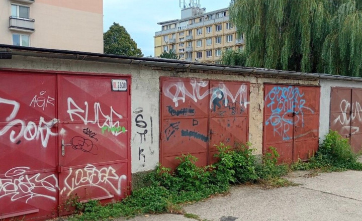Na predaj betónová garáž - Bratislava III - fotografia 1