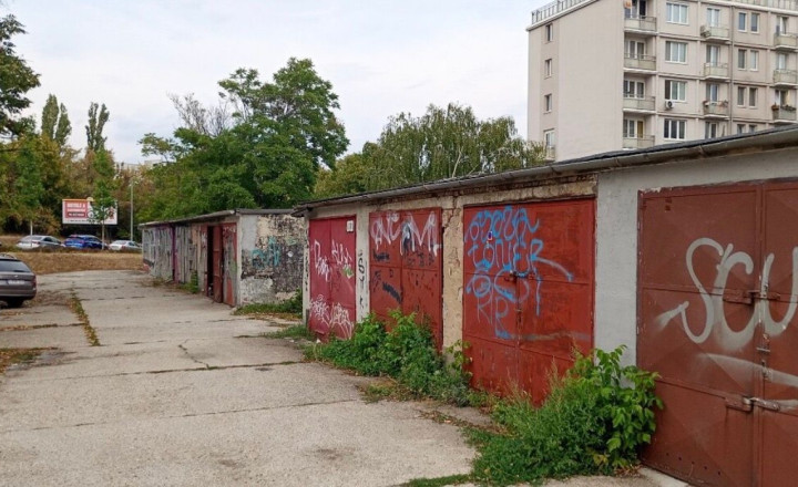 Na predaj betónová garáž - Bratislava III - fotografia 3