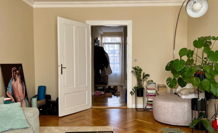 Na prenájom priestranný a elegantný staromestský byt  - fotografia 6