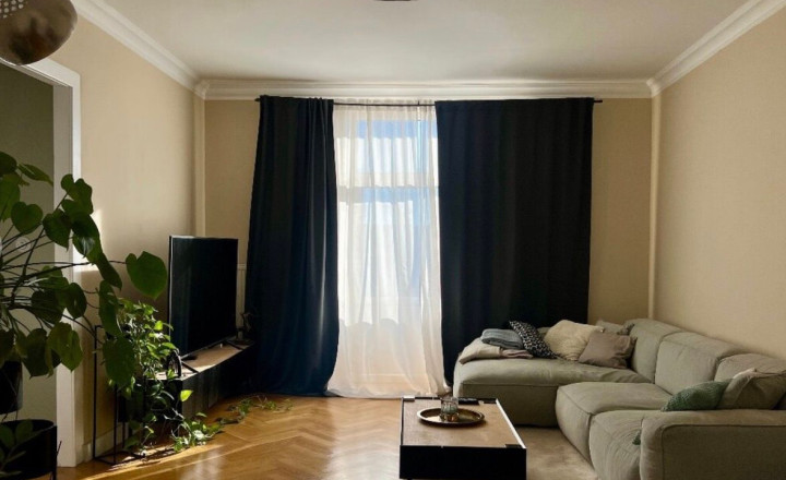 Na prenájom priestranný a elegantný staromestský byt  - fotografia 7