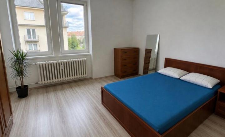 Na prenájom priestranný a kompletne zariadený 3-izbový byt na Björnsonovej ulici - fotografia 4