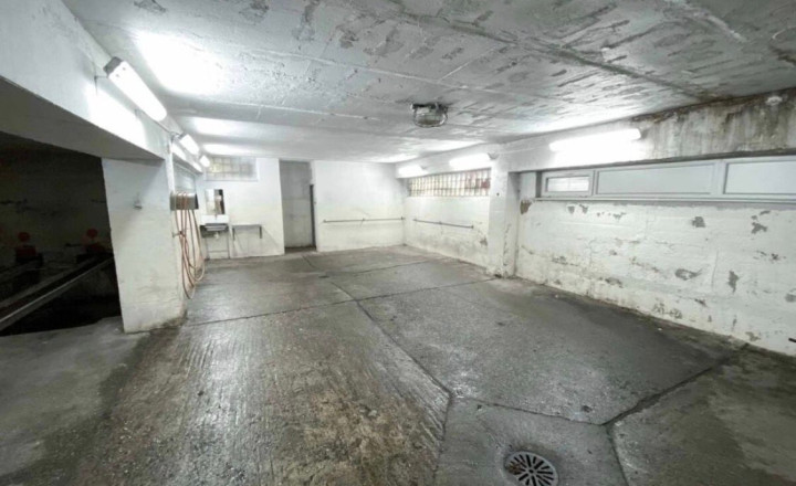 Na prenájom suchá a udržiavaná garáž (18 m²) v uzavretom garážovom komplexe, BA II TOP - fotografia 3