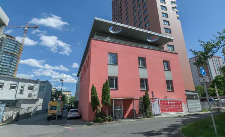 NA PREDAJ Polyfunkčná budova s výbornou dostupnosťou a investičným potenciálom | Bratislava – Nové Mesto - fotografia 30