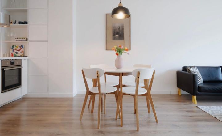 Na predaj moderný a príjemne presvetlený 2-izbový byt s veľkorysým 10 m2 balkónom, BA II TOP - fotografia 1