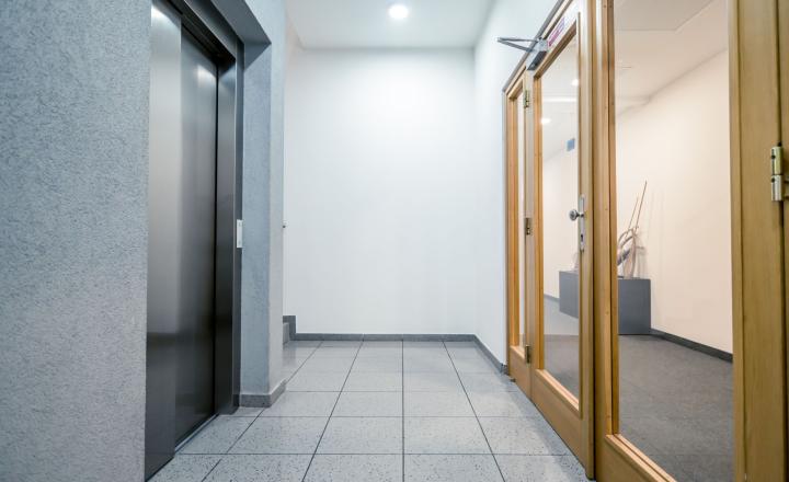 NA PREDAJ Polyfunkčná budova s výbornou dostupnosťou a investičným potenciálom | Bratislava – Nové Mesto - fotografia 6