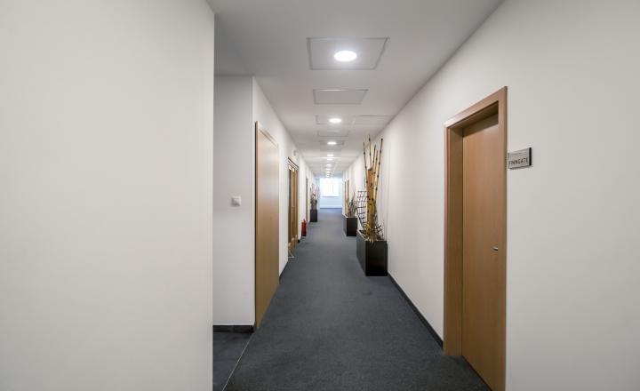 NA PREDAJ Polyfunkčná budova s výbornou dostupnosťou a investičným potenciálom | Bratislava – Nové Mesto - fotografia 7