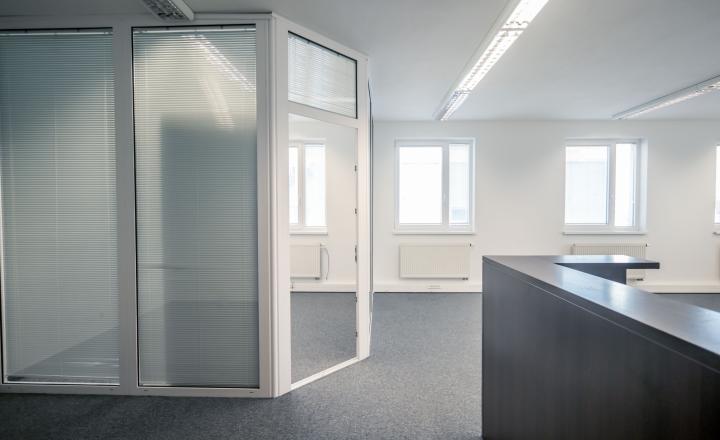 NA PREDAJ Polyfunkčná budova s výbornou dostupnosťou a investičným potenciálom | Bratislava – Nové Mesto - fotografia 9