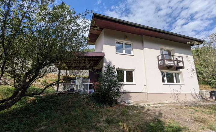 Na predaj slnečný 4-izbový domček v krásnej a pokojnej lokalite 