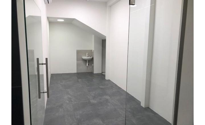 Prenájom – 20m2 obchodný priestor v AFK - fotografia 2