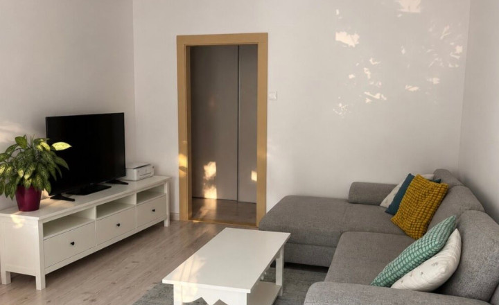 Na prenájom kompletne zrekonštruovaný a moderne zariadený 3-izbový byt v Dúbravke  - fotografia 2