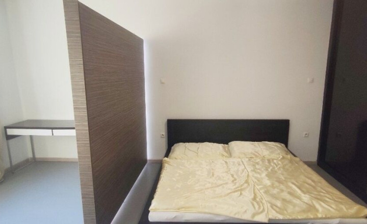 Priestranný 2-izbový byt na predaj s výmerou 65 m², balkónom a pivnicou na Karadžičovej ulici, TOP - fotografia 4