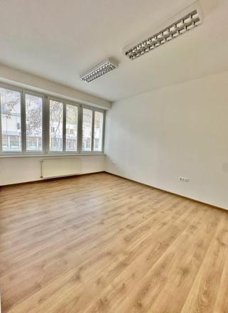 Administratívne priestory na prenájom, 80 m2, Trenčín –  pri OC MAX - fotografia 1