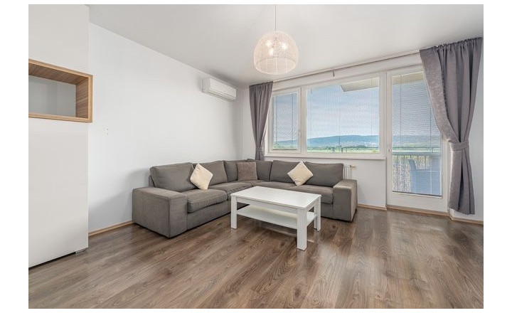 Na predaj 3 izbový byt s balkónom v obci Slovenský Grob  - fotografia 1
