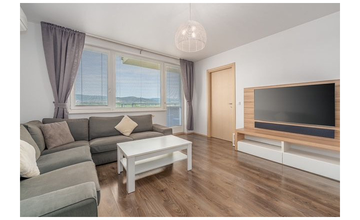 Na predaj 3 izbový byt s balkónom v obci Slovenský Grob  - fotografia 2