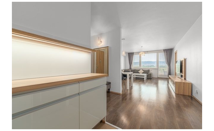 Na predaj 3 izbový byt s balkónom v obci Slovenský Grob  - fotografia 4
